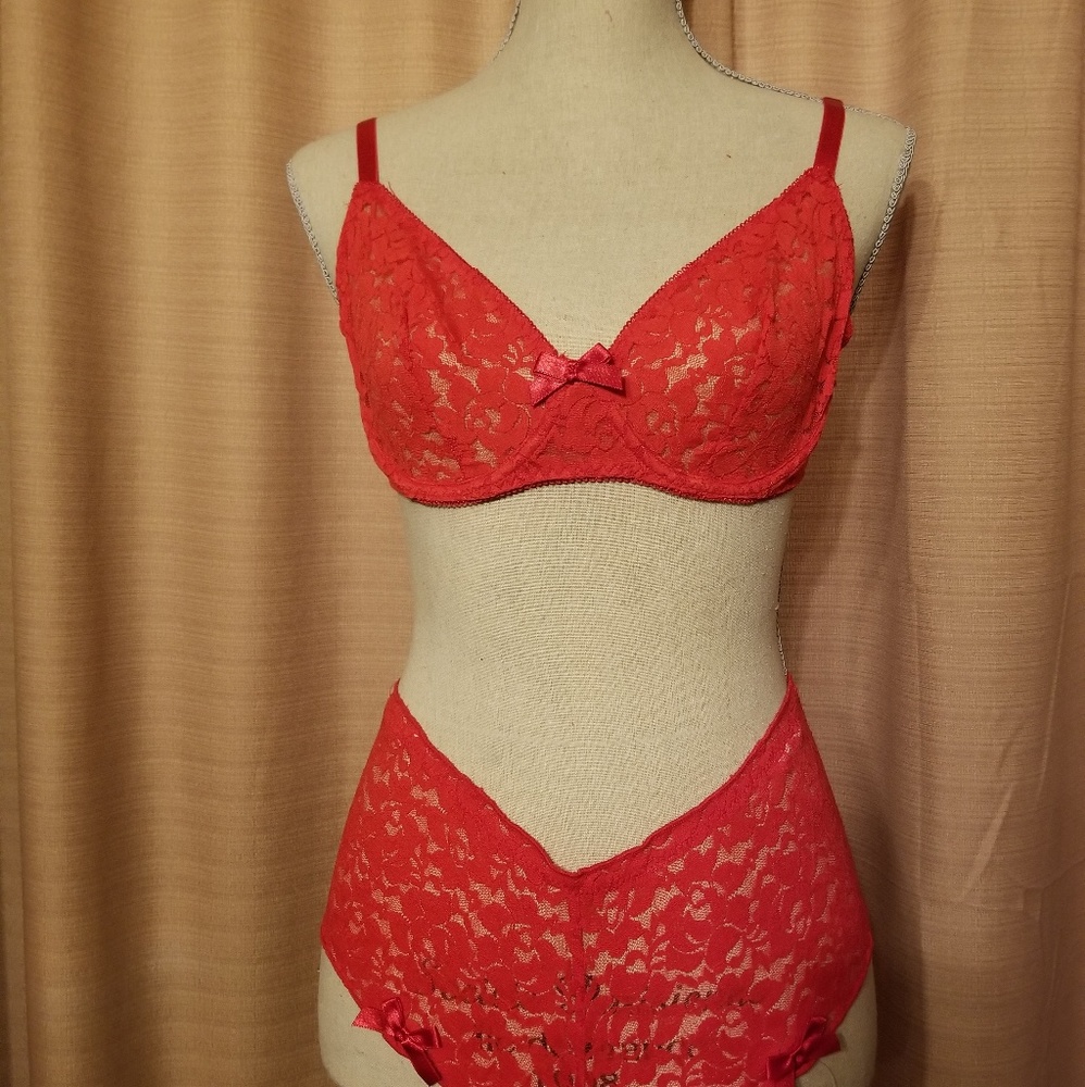 Lace Lingerie Set - Picture 3 of 4